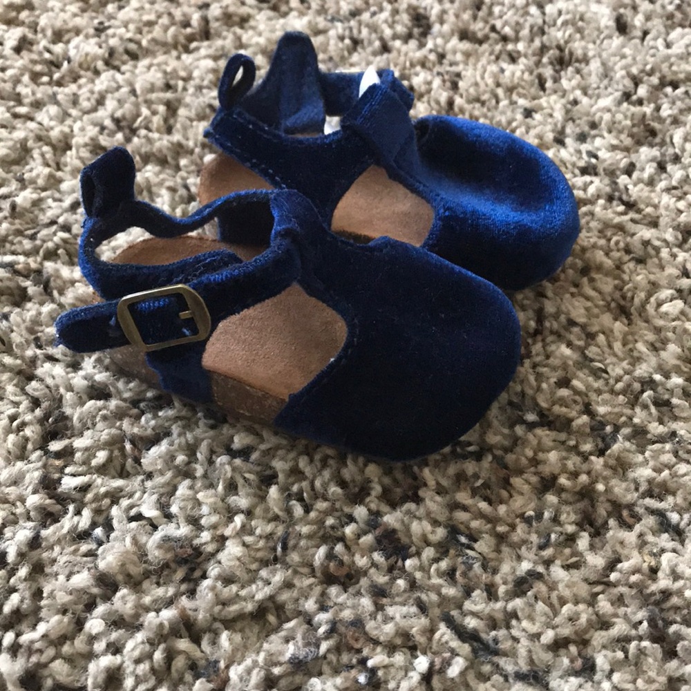 Velvet infant sandals